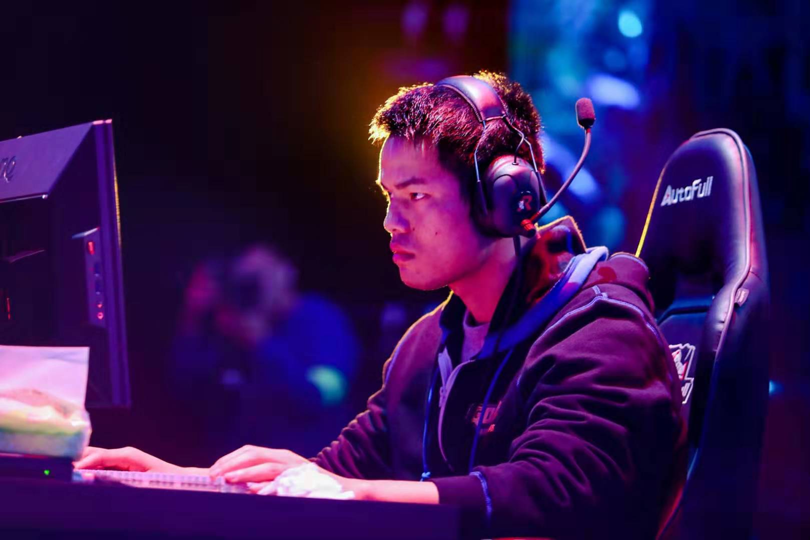 这位昔日的 这位昔日的