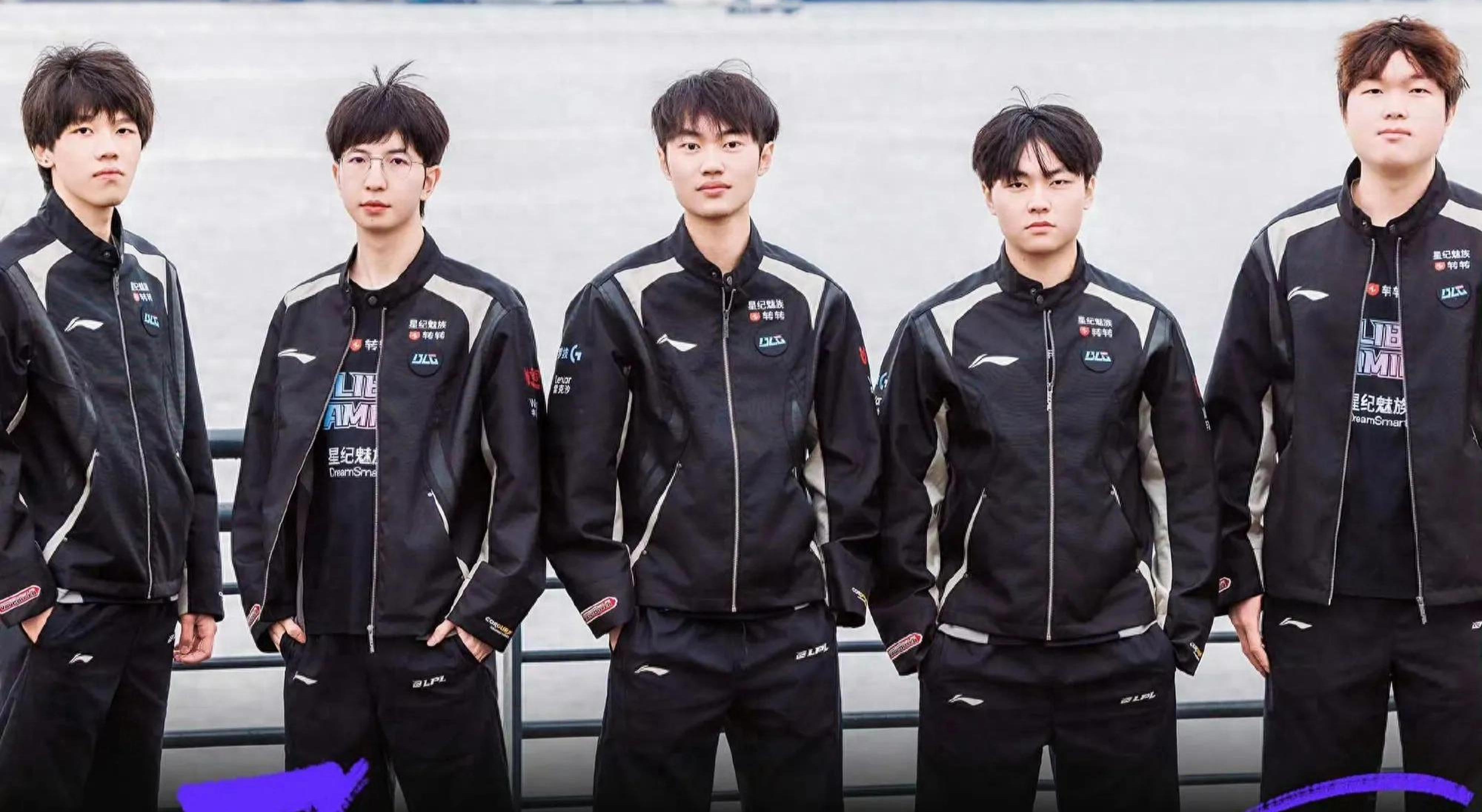 让人们对他 让人们对他